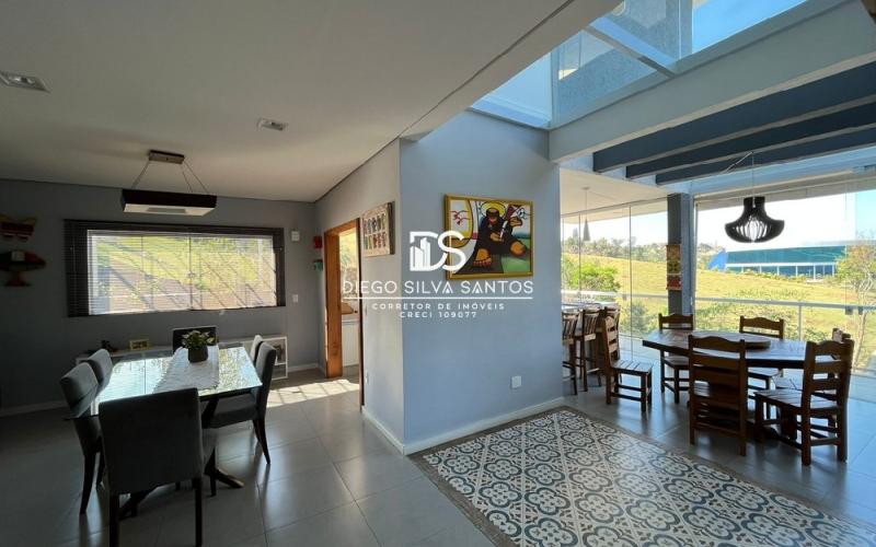 Linda Casa em Condomínio