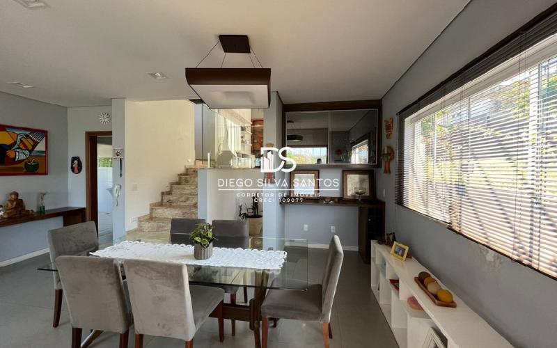 Linda Casa em Condomínio