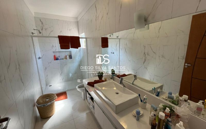 Linda Casa em Condomínio
