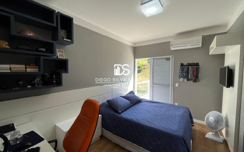 Linda Casa em Condomínio