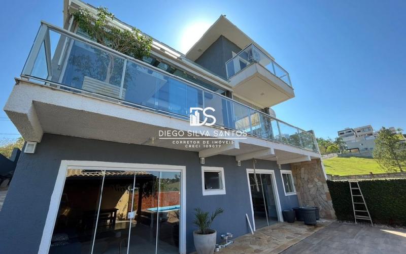 Linda Casa em Condomínio