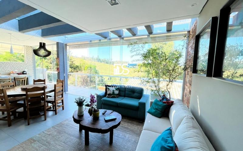 Linda Casa em Condomínio