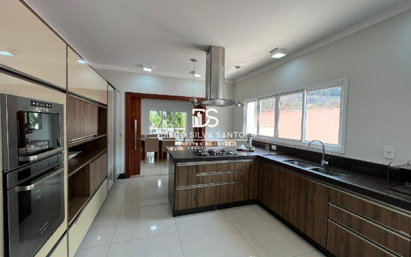 Linda Casa de Alto Padrão em Serra Negra-SP.