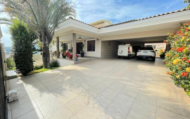 Linda Casa 