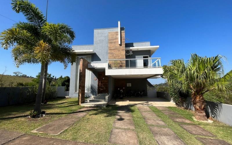 Linda Casa em Condomínio 